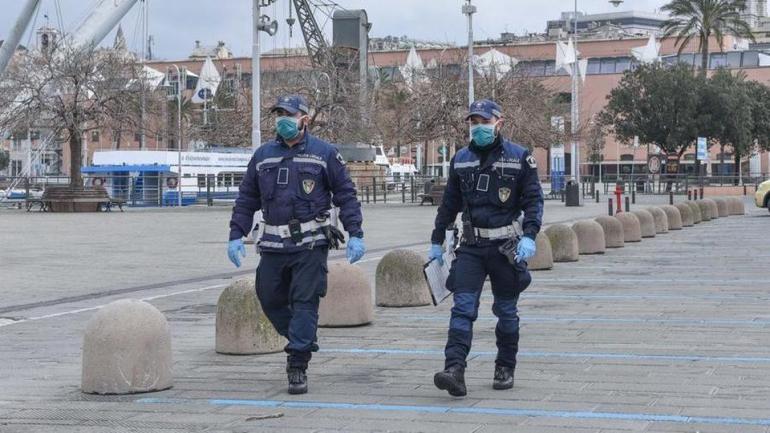 controlli della Polizia Municipale al Porto Antico