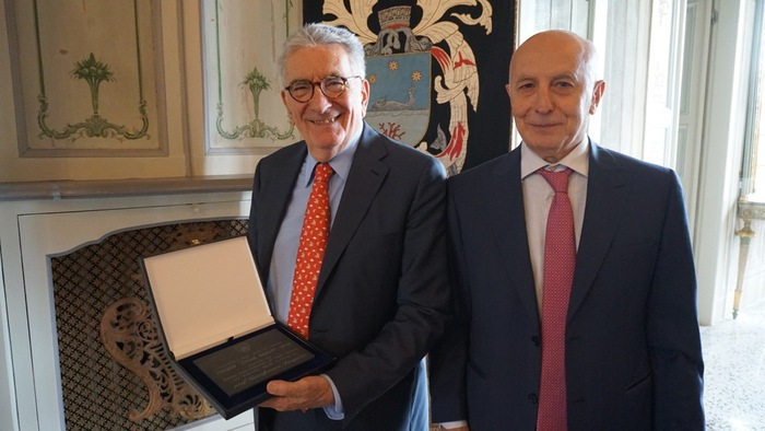 Roberto Sinigaglia consegna il Premio Isaiah Berlin a Gianfranco Pasquino