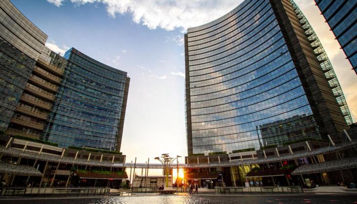 omicidio piazza gae aulenti milano