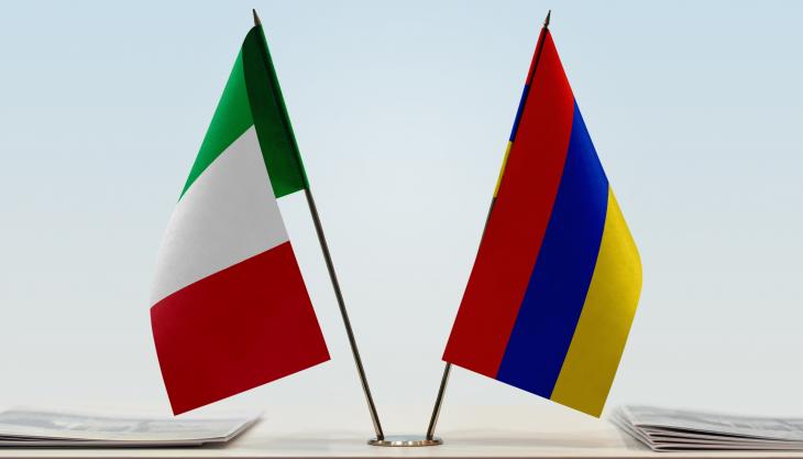 bandiera italiana e bandiera armena