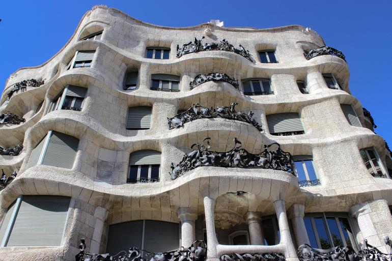 Casa Milà: una delle iconiche case private progettate da Antoni Gaudì - UniGe