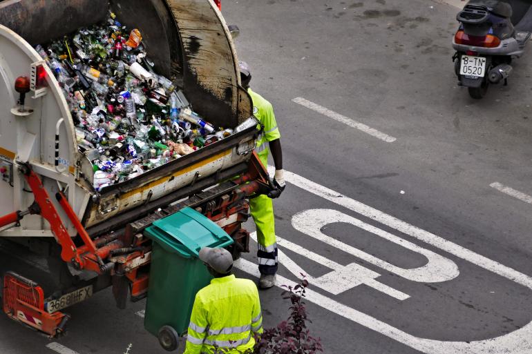 Lo spreco alimentare crea rifiuti che vanno smaltiti