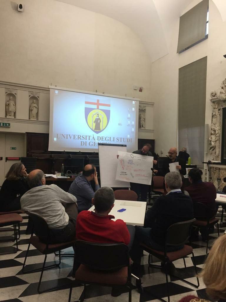 un gruppo di docenti UniGe durante un progetto di innovazione didattica (foto pre-lockdown)