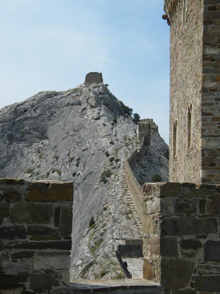 Genovesi nel Mar Nero – la cinta muraria del castello
