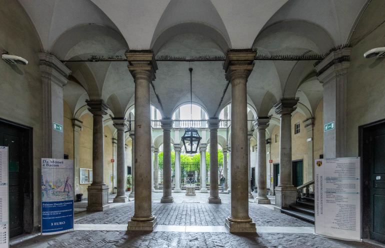 Palazzo Balbi Senarega- Cortile di ingresso