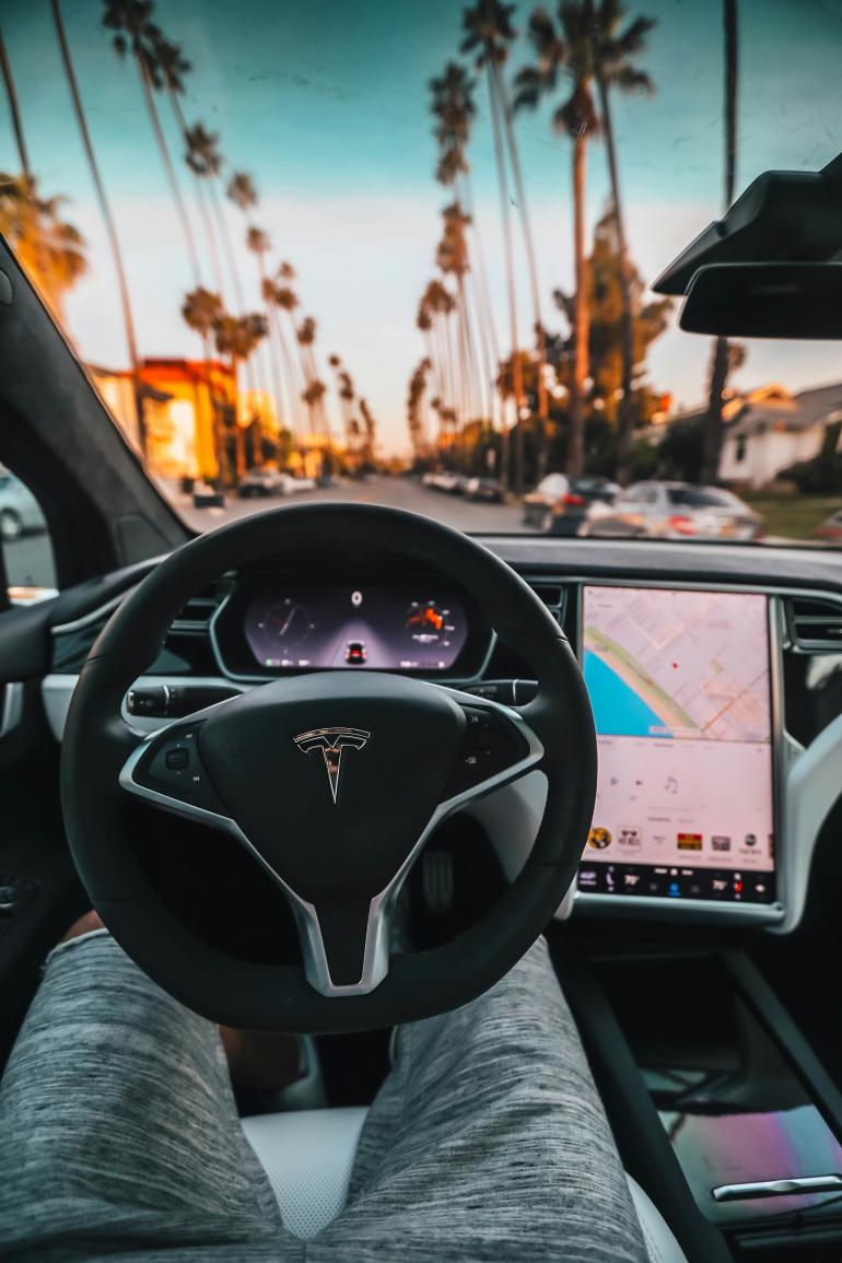 Guida autonoma Tesla