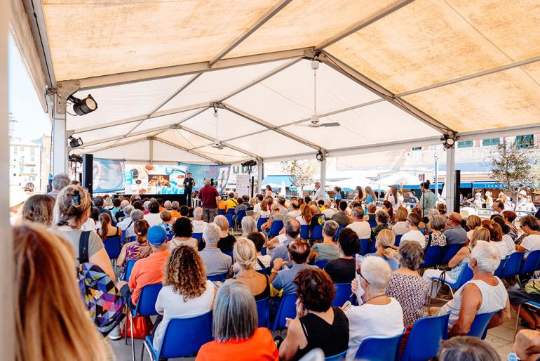 una terrazza del Festival della Comunicazione di Camogli