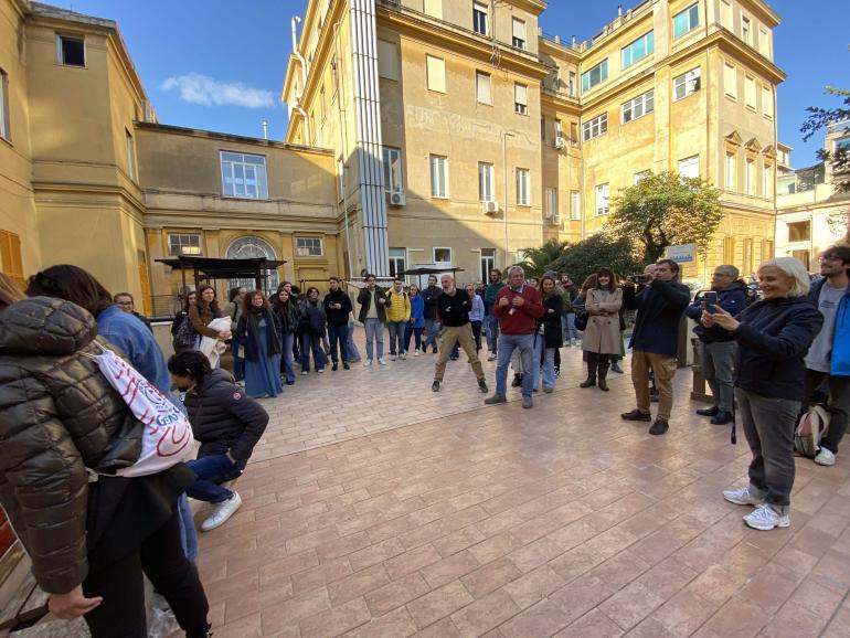 La panchina rossa La comunità UniGe e la panchina rossa