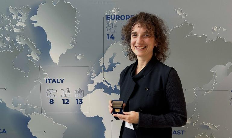 Gabriella Garbarino con la Medaglia Gian Paolo Chiusoli