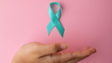 Fiocco color Tiffany per la lotta contro il cancro ovarico
