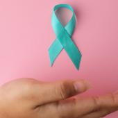 Fiocco color Tiffany per la lotta contro il cancro ovarico