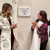 scopertura della targa del TheraCelLab