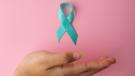Fiocco color Tiffany per la lotta contro il cancro ovarico